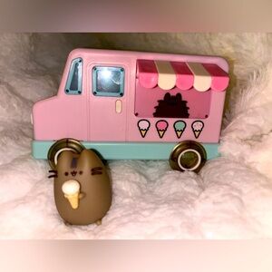 Pusheen ice cream truck figure